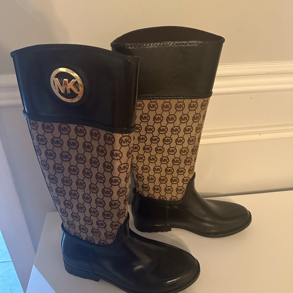 Michael Kors Black and Tan Logo Boots - Picture 1 of 2